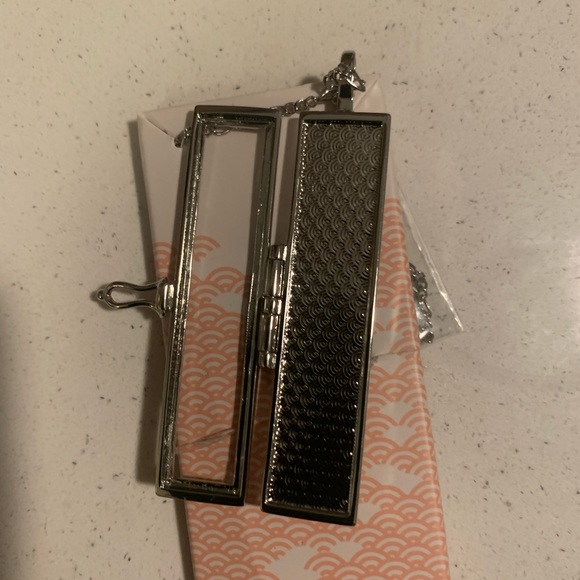 Fortune & Frame locket. - Picture 2 of 3